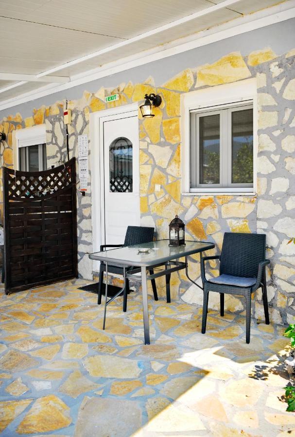 Spiros House And Studios Yénion Eksteriør billede